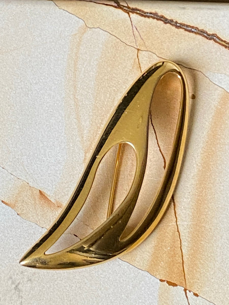MONET 1970-1980 Modernist Gold Plated Pin