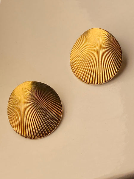MONET 22k 1970 Shell Gold Plated Pierced Earrings